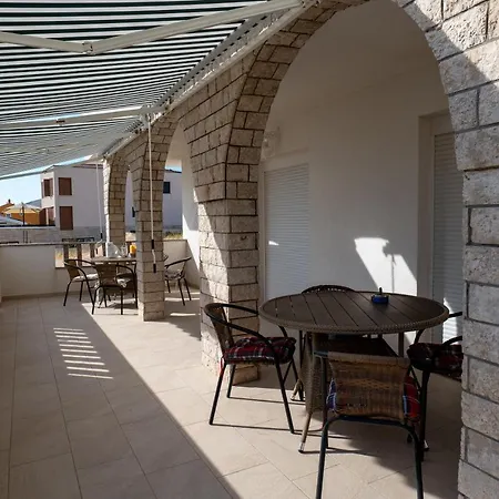 Mensura Close To Quiet Beaches Апартаменты Паг